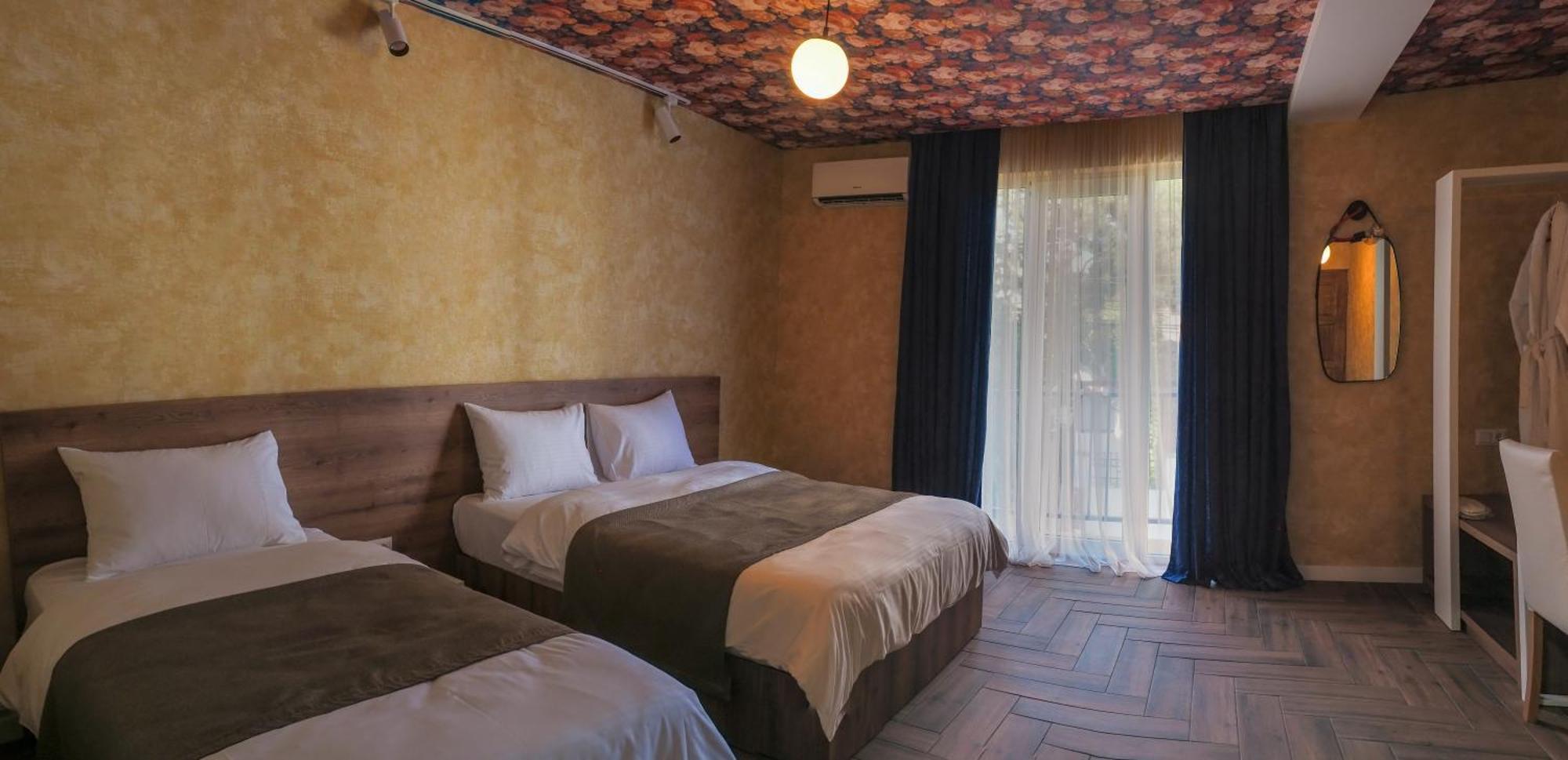 Hotel Hills In Old Tbilisi Exteriör bild
