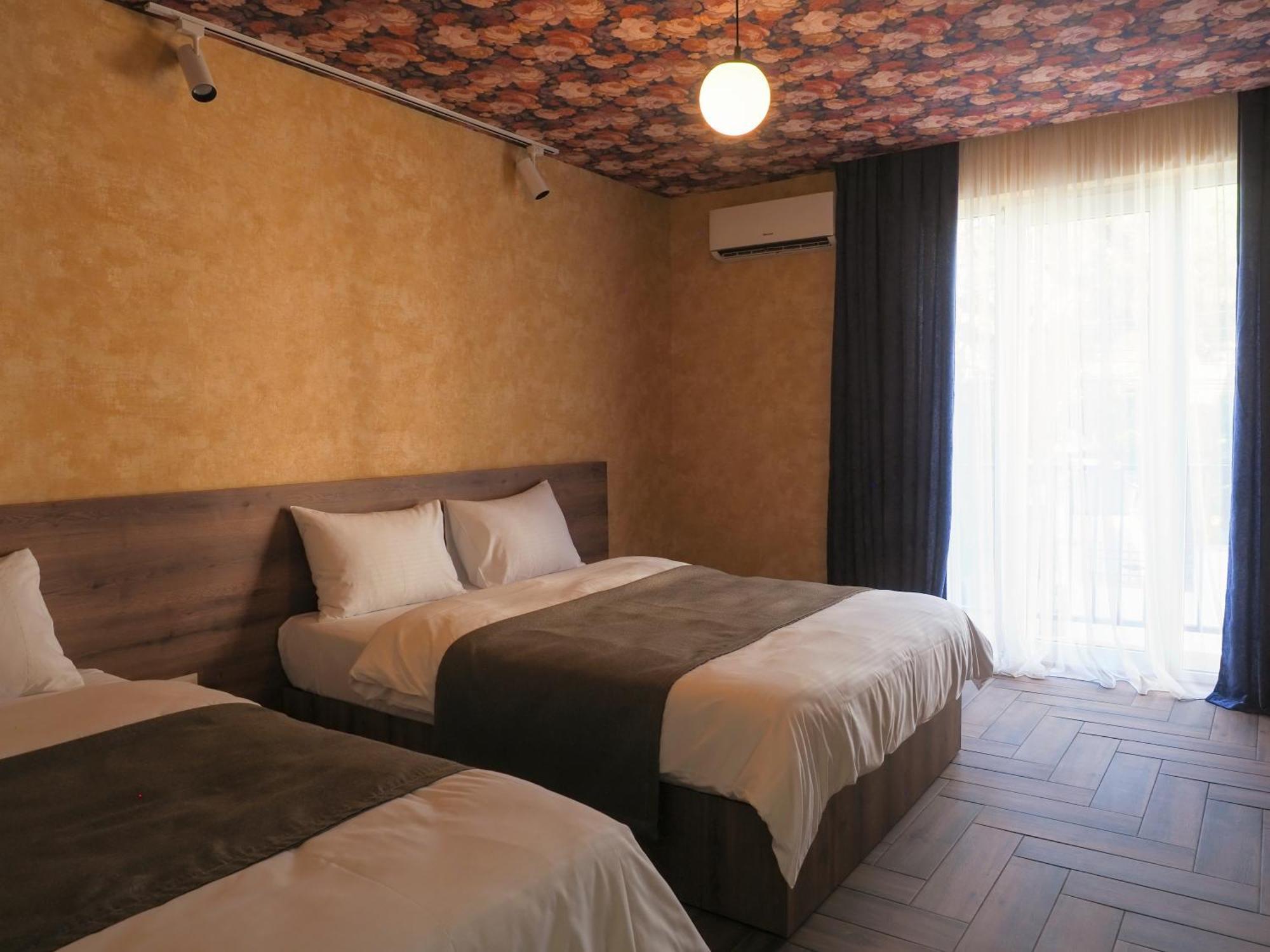Hotel Hills In Old Tbilisi Exteriör bild