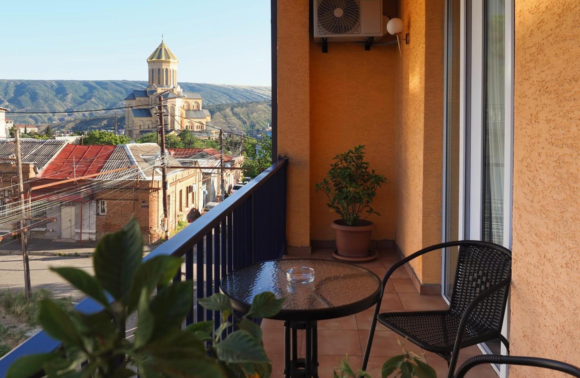 Hotel Hills In Old Tbilisi Exteriör bild
