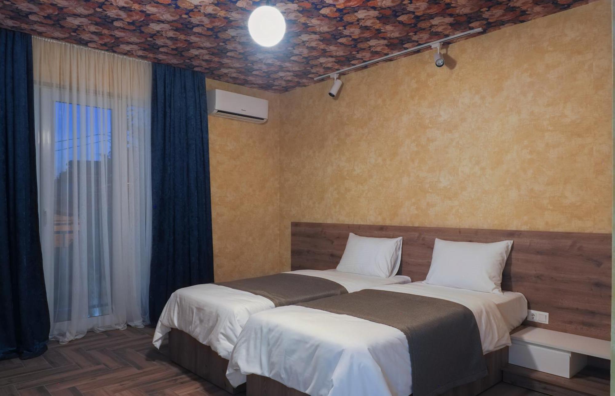 Hotel Hills In Old Tbilisi Exteriör bild