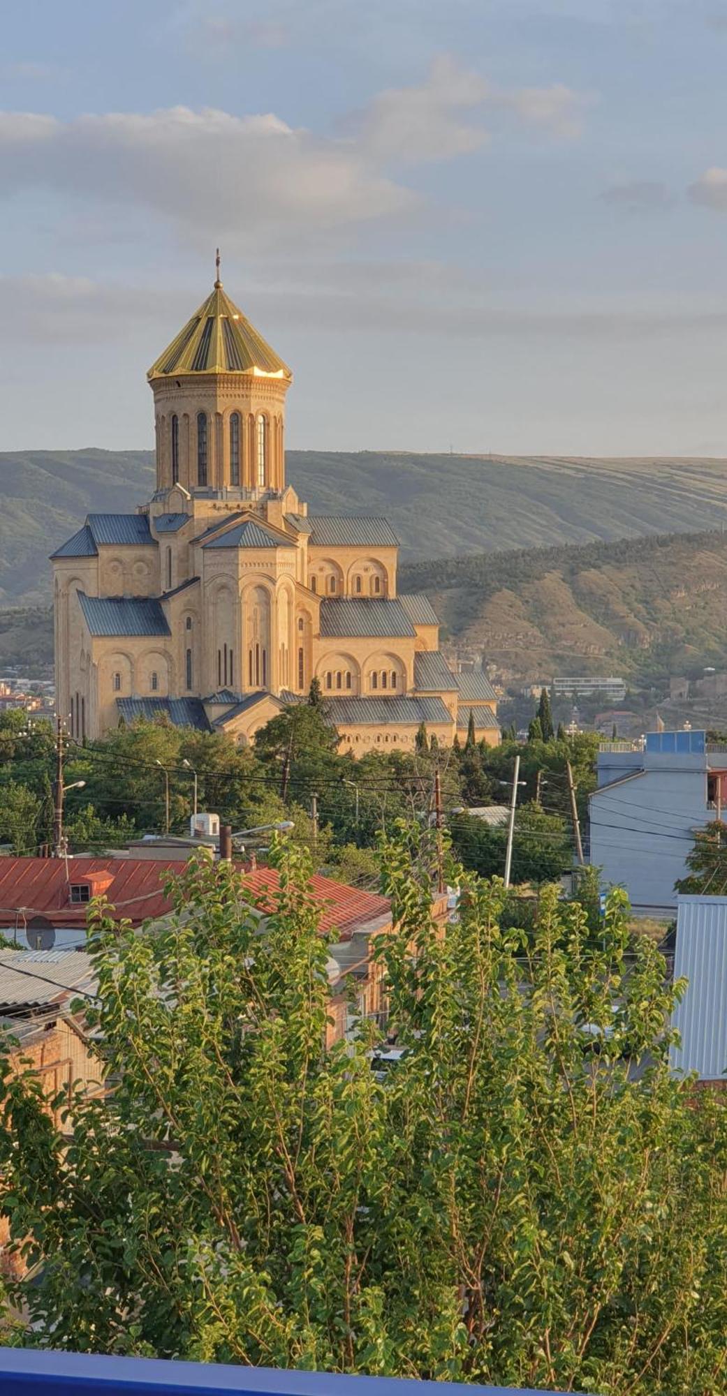 Hotel Hills In Old Tbilisi Exteriör bild